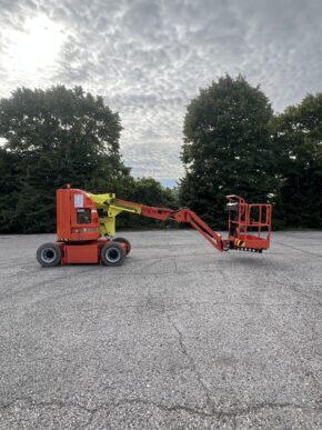 JLG E300AJP (anno 2004) - Piattaforma a braccio articolato elettrica
